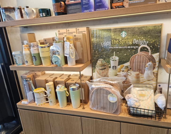 Starbucks Korea 2024 * Delight Bearista Keychain Spring Promotion