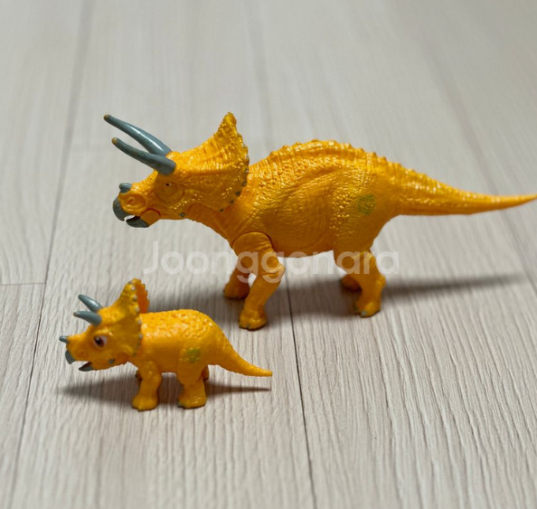 Dino Mecard Double Figure Set Triceratops and Tinysour TRICERA Brown