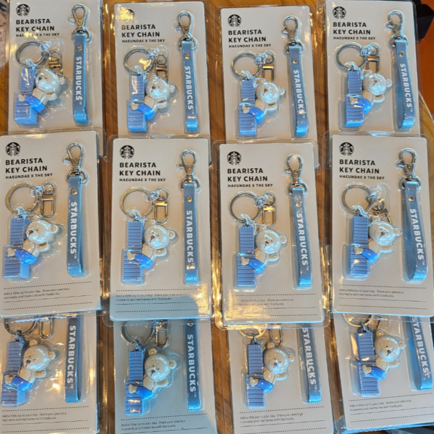 STARBUCKS KOREA 2023 * Haeundae X the sky bearista key chain